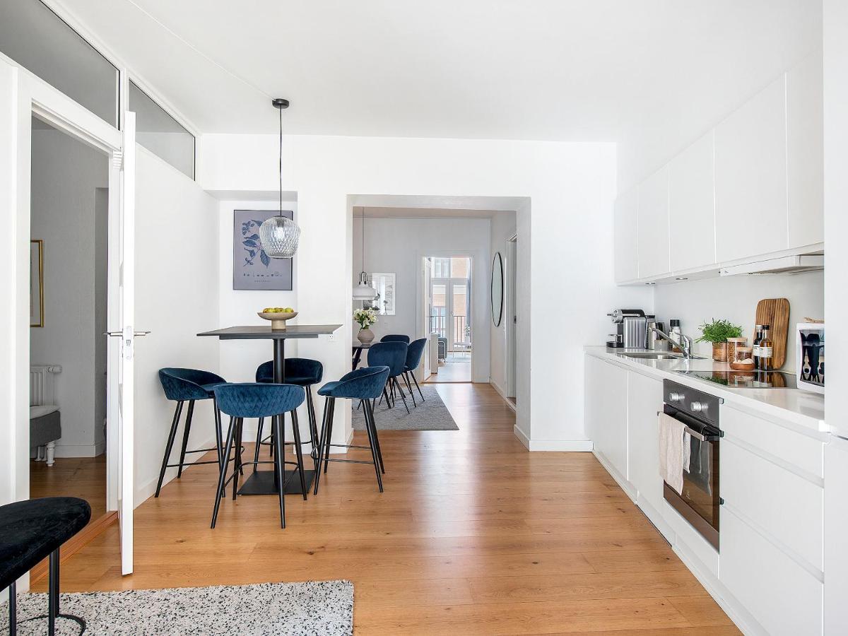Sanders Leaves - Chic Three-Bedroom Apartment In Downtown Copenhague Exterior foto